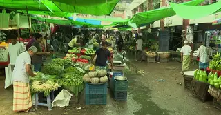 দাম কমলেও কাঁচাবাজারে ক্রেতাদের হাতের নাগালে নেই সবজি